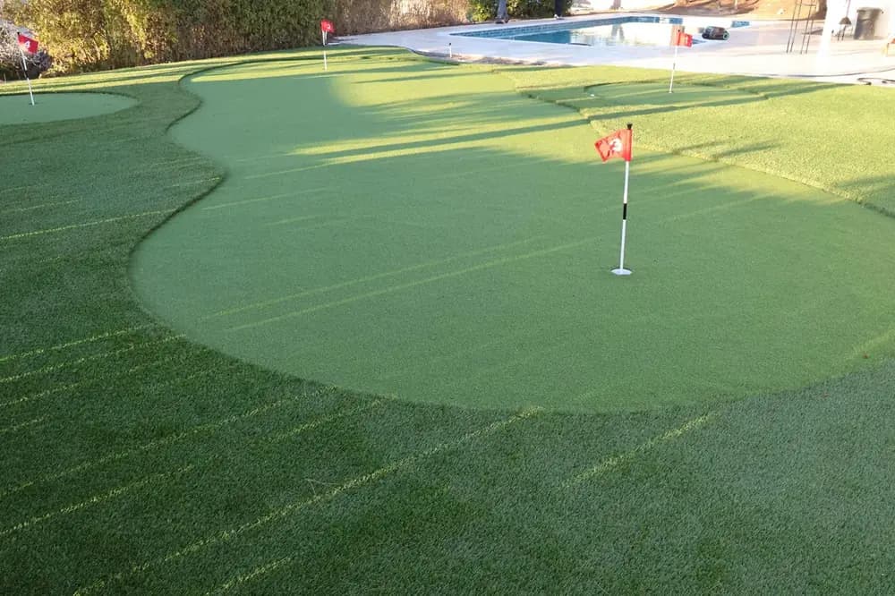 Putting green and turf backyard San Diego
